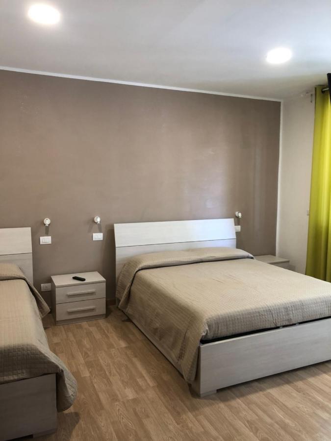 Dreibettzimmer mit Balkon